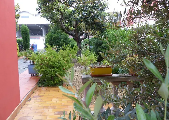 Stade Aime Giral Appartement *